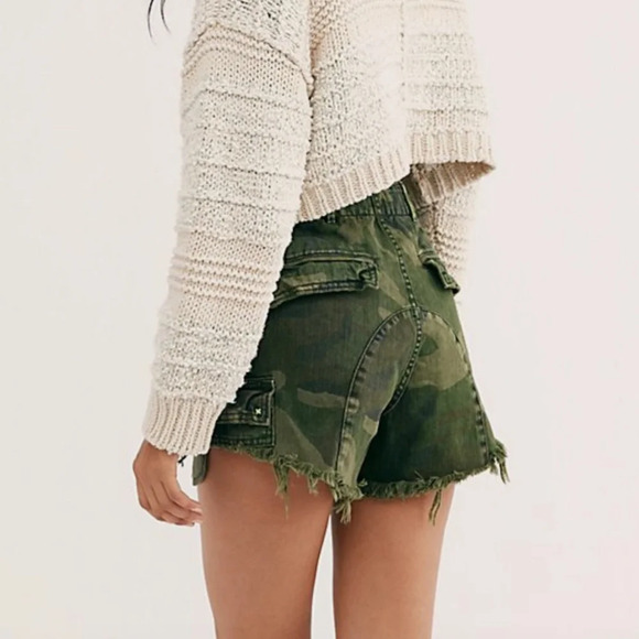 NWOT Free People Commander Cutoff Printed Shorts - Army - SIZE 2 - Picture 2 of 7